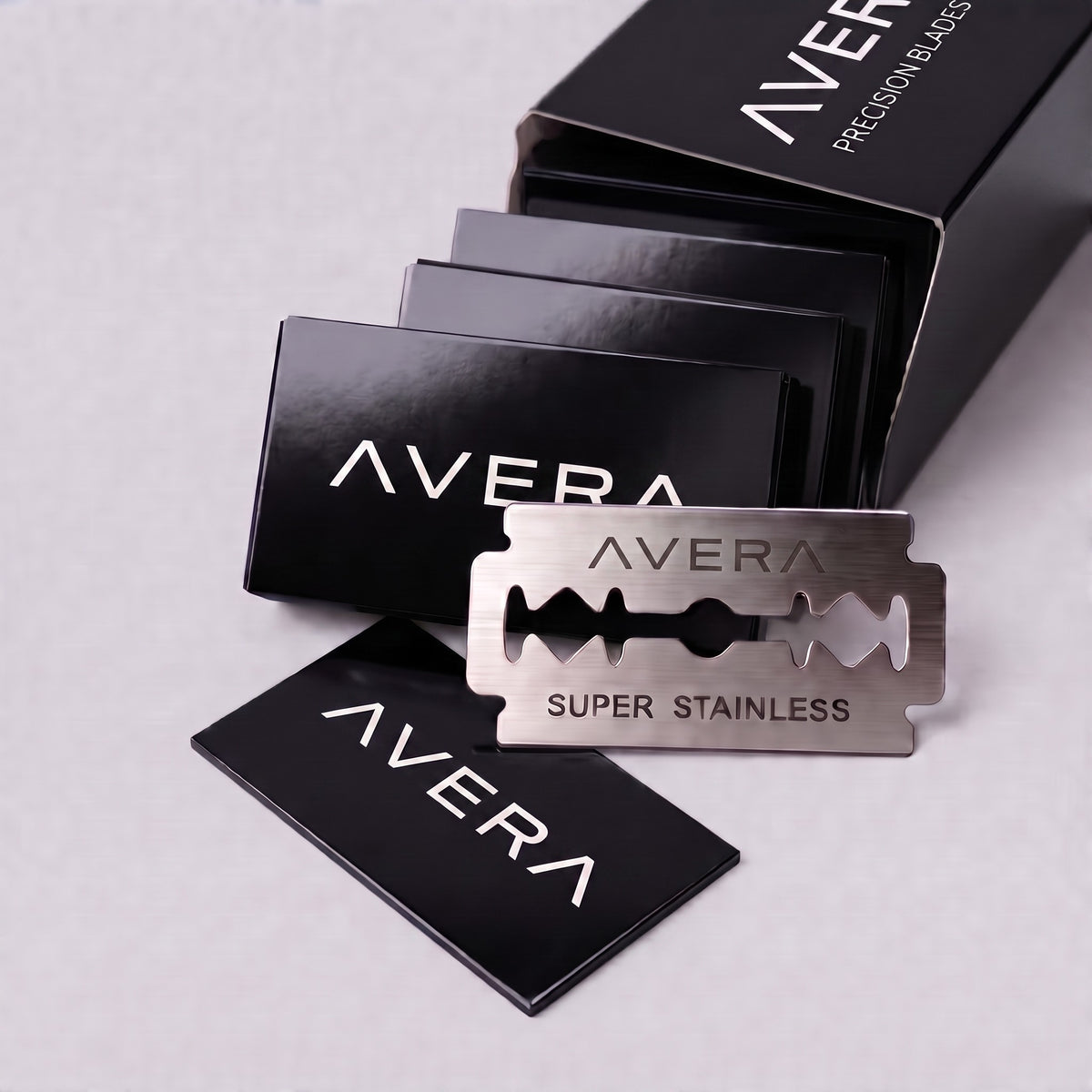 Avera double edge razor blade and black wrappers
