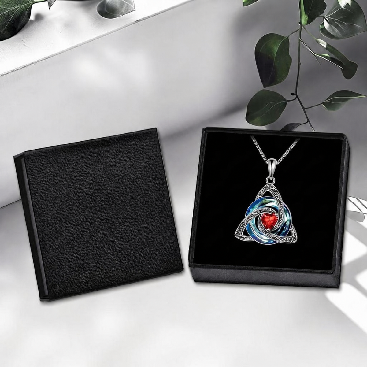Arrives in a jewellery box