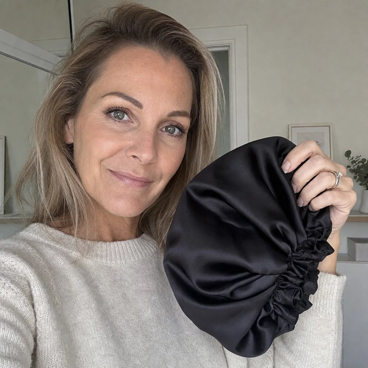 Avera Silk Bonnet – Mulberry Silk Hair Protection